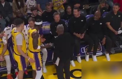 16秒。这是雷迪克给范德比尔特签下的“死刑判决书”。
2026年4月8日，湖人