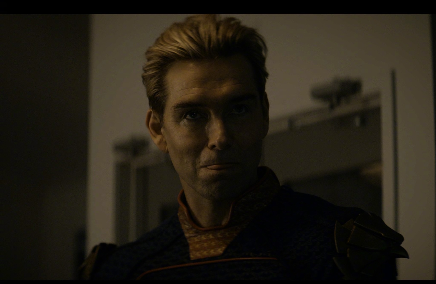 《黑袍纠察队》看完第一集了，太™️好看了🤩 