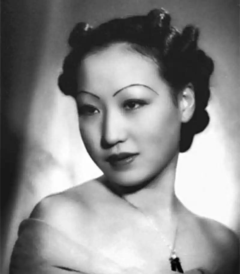 大上海第一交际花“上海舞后”李丽，陪睡日本军官就寝，以身体换取机密情报，消灭日本