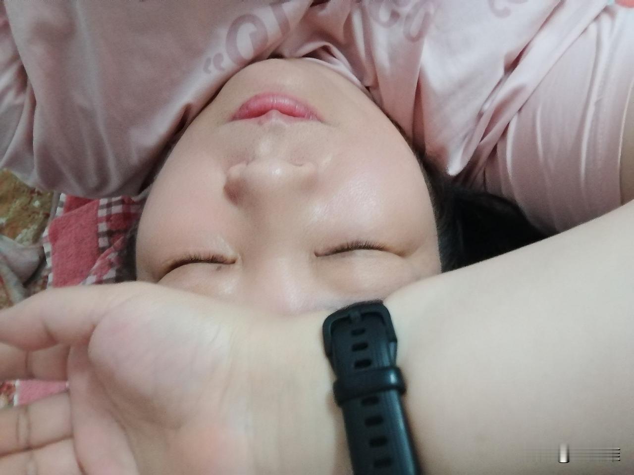退休第603天，早安。

早上醒来，先翻手表，看自己睡了多久？

4小时28分，