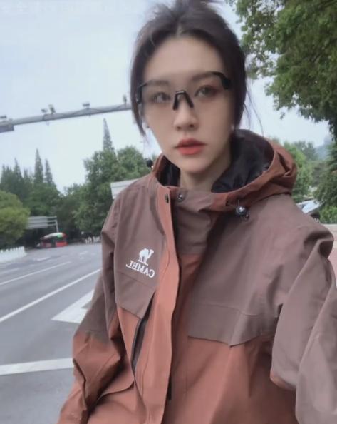 广东也开始入秋啦，现在是最适合骑行的季节咯~
#欧宝来商城##欧宝来眼镜#眼镜超