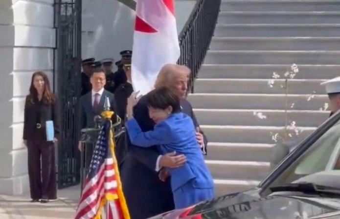 日本军事史专家山崎雅弘21日发文说：“高市早苗的粉丝们，就算自己的偶像在美国沦为