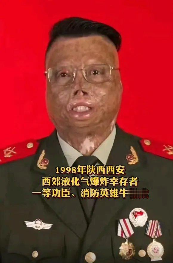 他在大火的那一刻，他没有退缩，他脑子里想得应该就只有扑灭大火。因为他的责任感和使