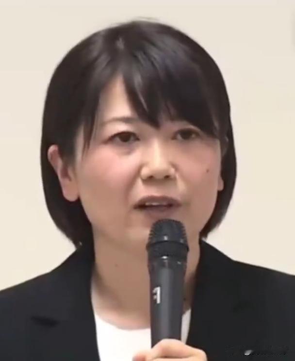 日本这个女市长因为跟已婚男下属多次开房被曝光，迫于舆论压力辞职。不过她觉得辞职后