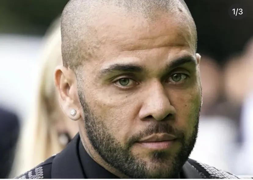 40岁阿尔维斯被正式起诉，或入狱15年!
前巴西球星阿尔维斯近日被西班牙法院正式