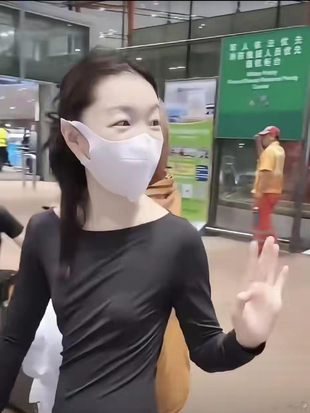 都说周冬雨被洗白了，可我从来没看到过她有什么黑料呀？能不能对女明星宽容一点？ ​