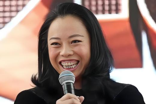 1998年，汪峰走投无路，就给黄绮珊打电话：黄妈，我这有一首歌适合你，标价600