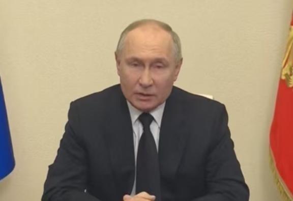 美国记者给普京挖了个大坑，结果自己却掉进去了。美记者问：如果中国采取行动统一台湾