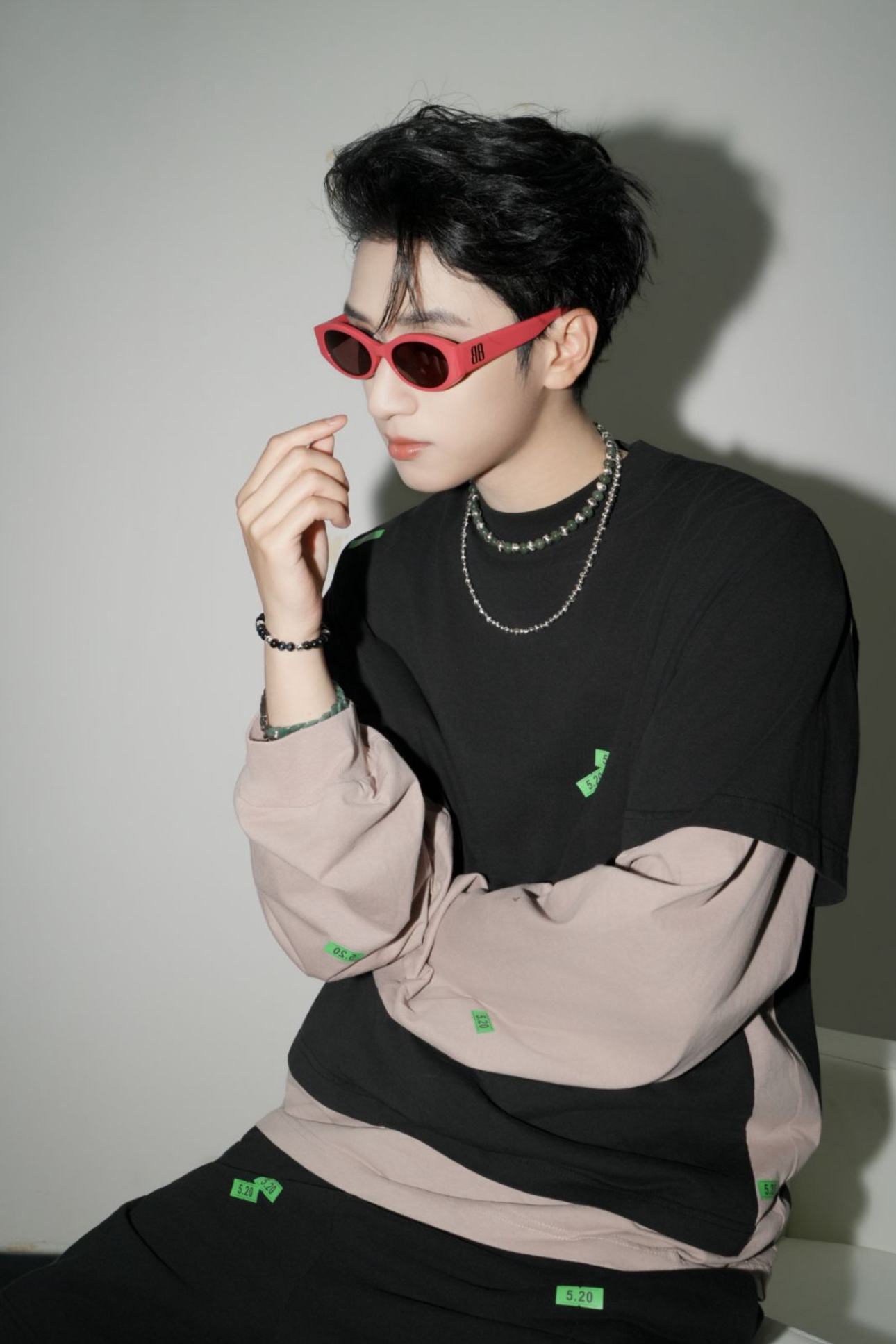 杨超越、严浩翔、黄晓明、宋妍霏演绎Balenciaga 520限定系列，巴黎世家