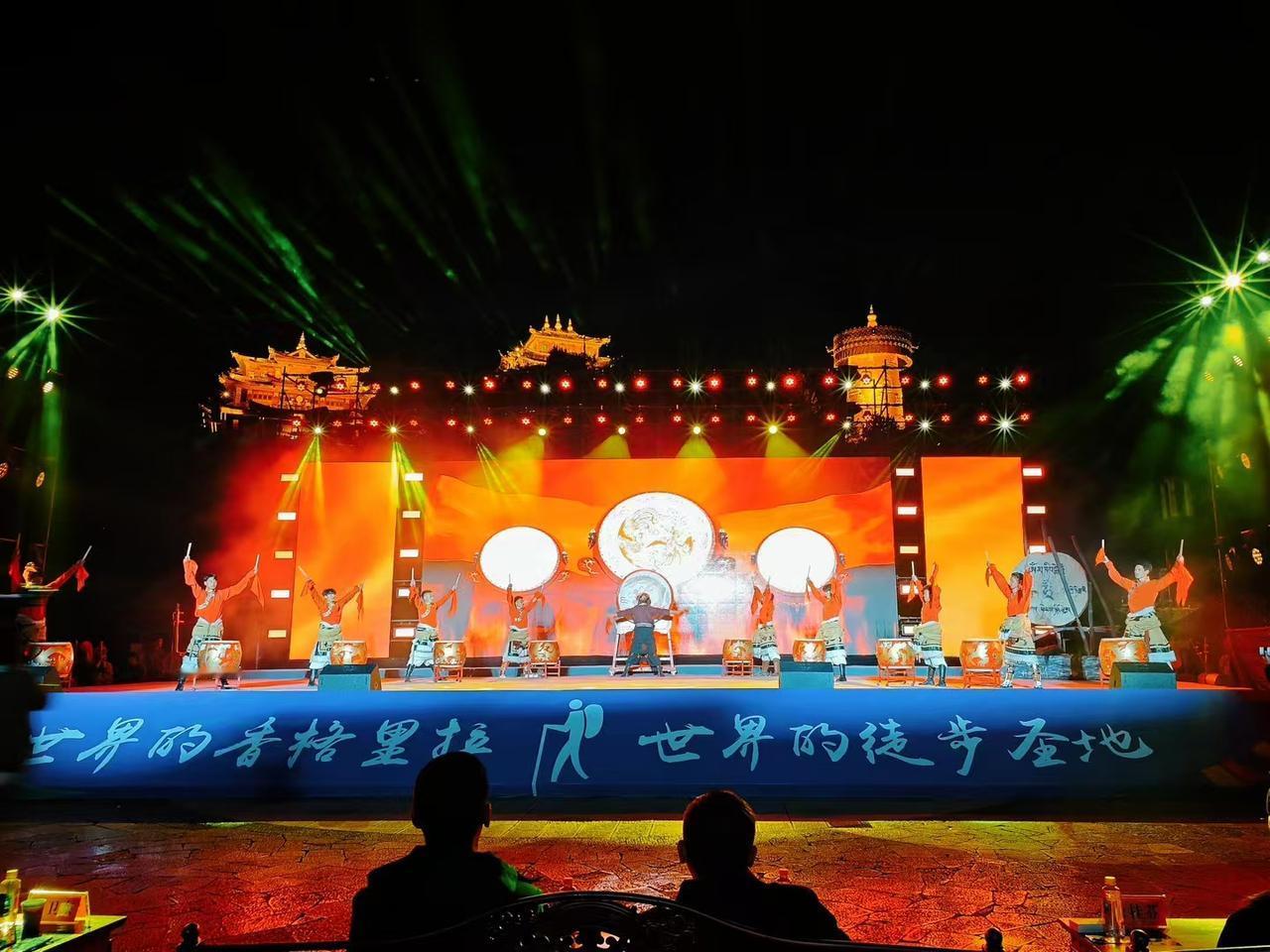 这一站，
香格里拉，
应邀参加世界的香格里拉，
世界的徒步圣地，
2024 中国