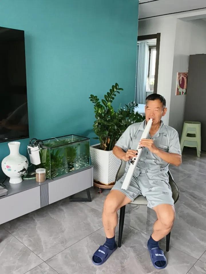 一次偶然的机会，我爱上了电吹管。上个月在海南琼海，我花980元网购了这支电吹管。