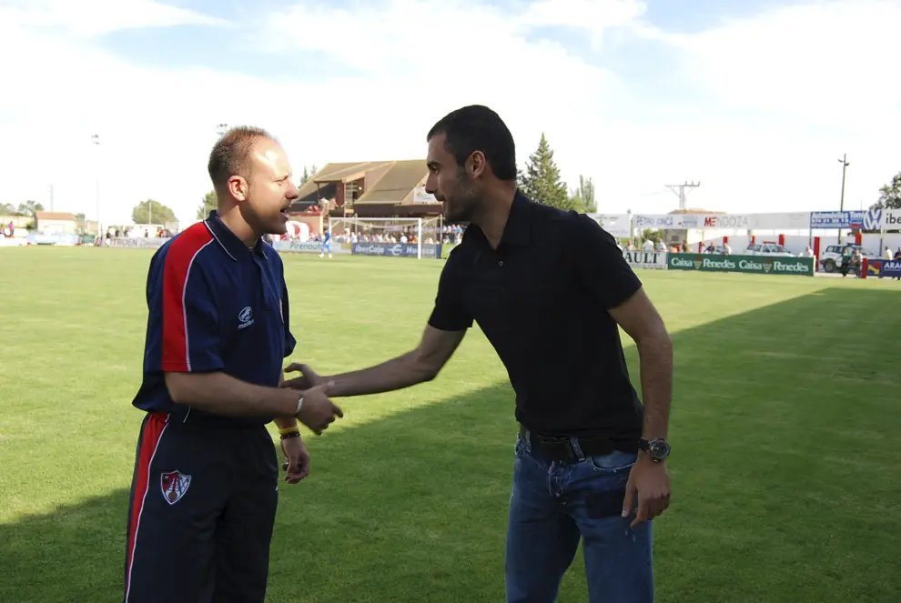 左边的照片拍摄于2008年6月，右边的照片拍摄于2009年5月的罗马，中间是瓜迪