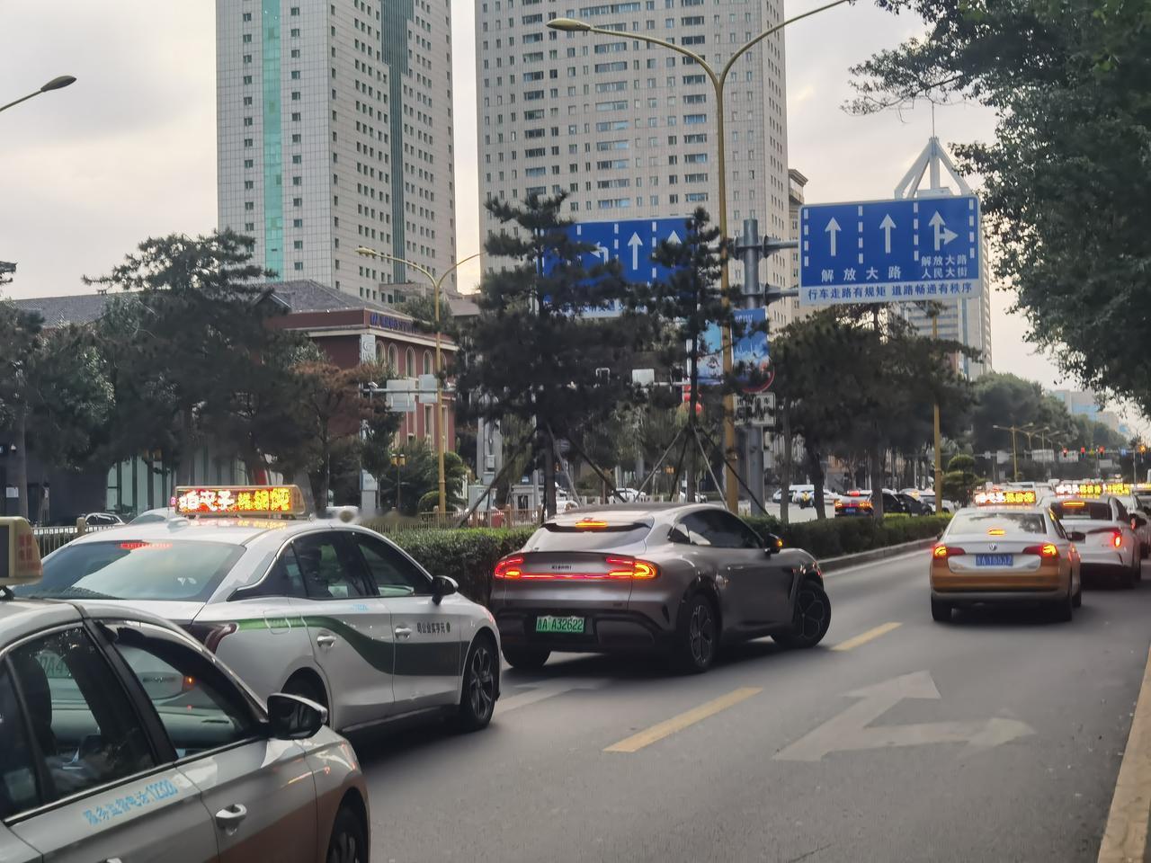 长春晚高峰，现在堵车开始了[大笑]