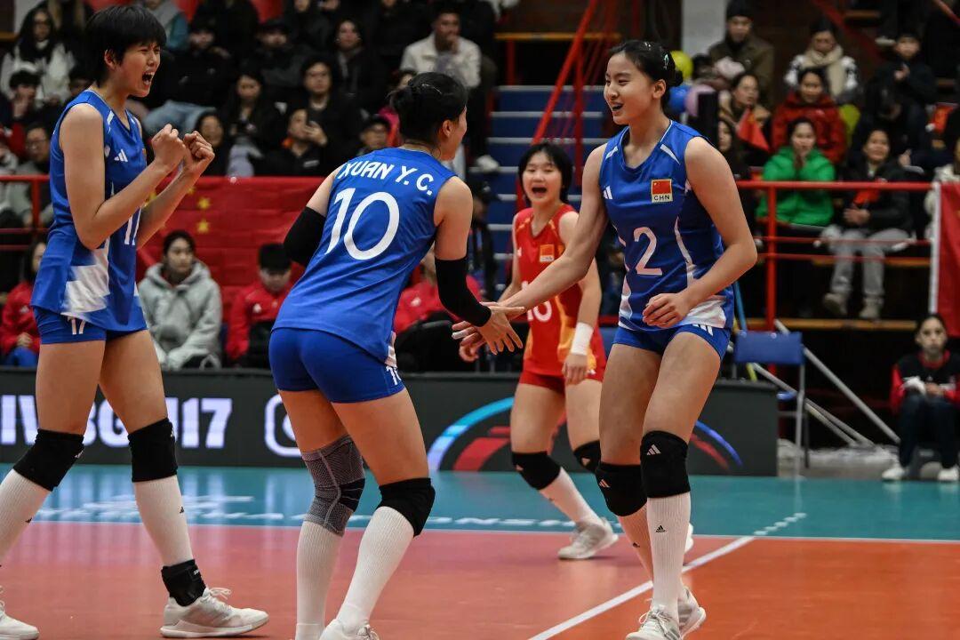 中国U17女排以3:0击败秘鲁！13日5点1/8决赛VS多米尼加！
 北京时间8
