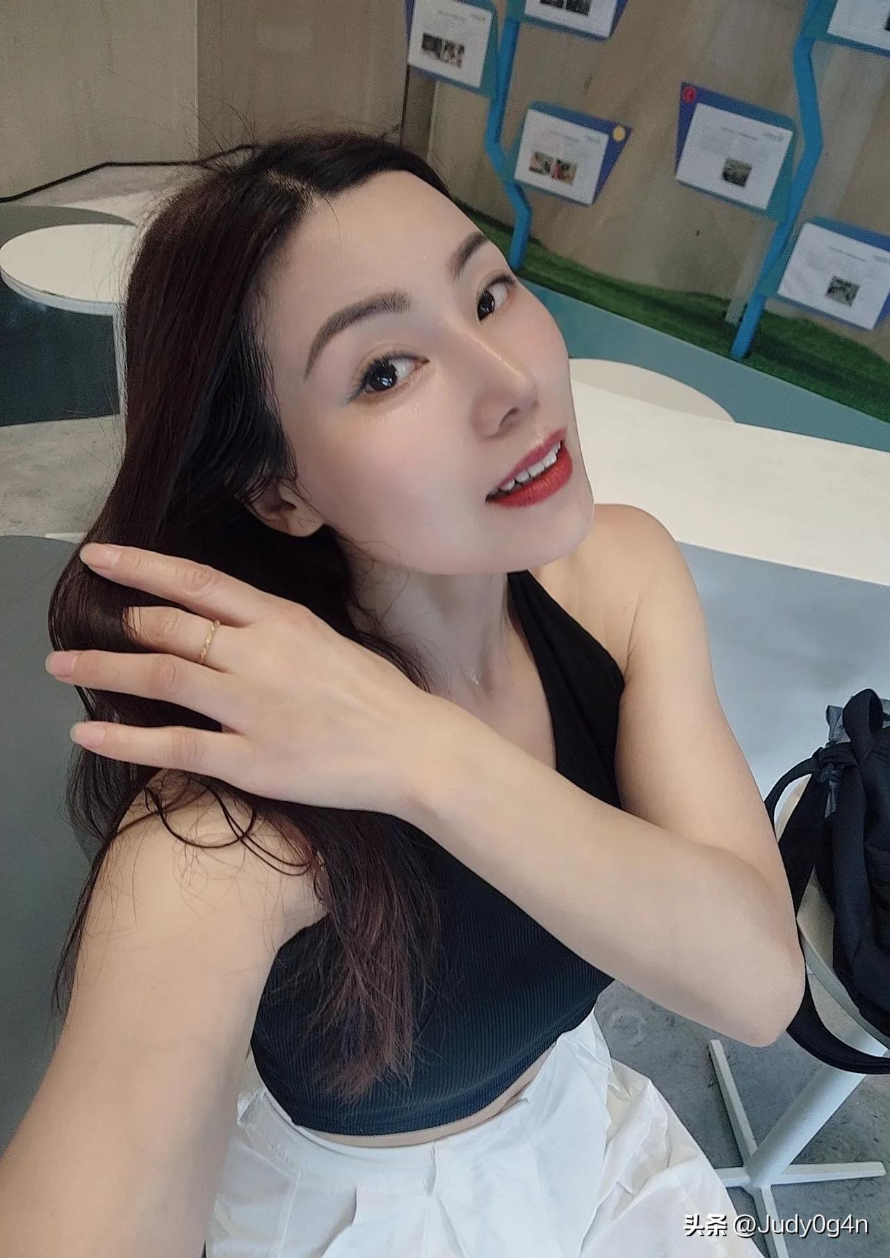 又是元气满满的一天！吊带休闲穿搭 可甜可酷可温柔