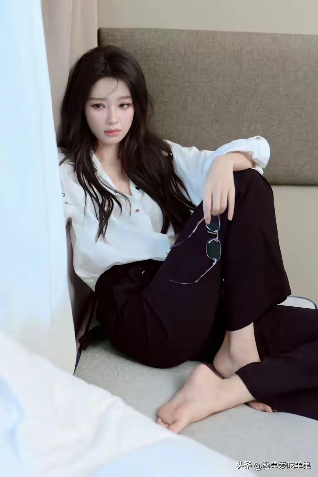 不怪那么多人喜欢她，赤脚也美若天仙！