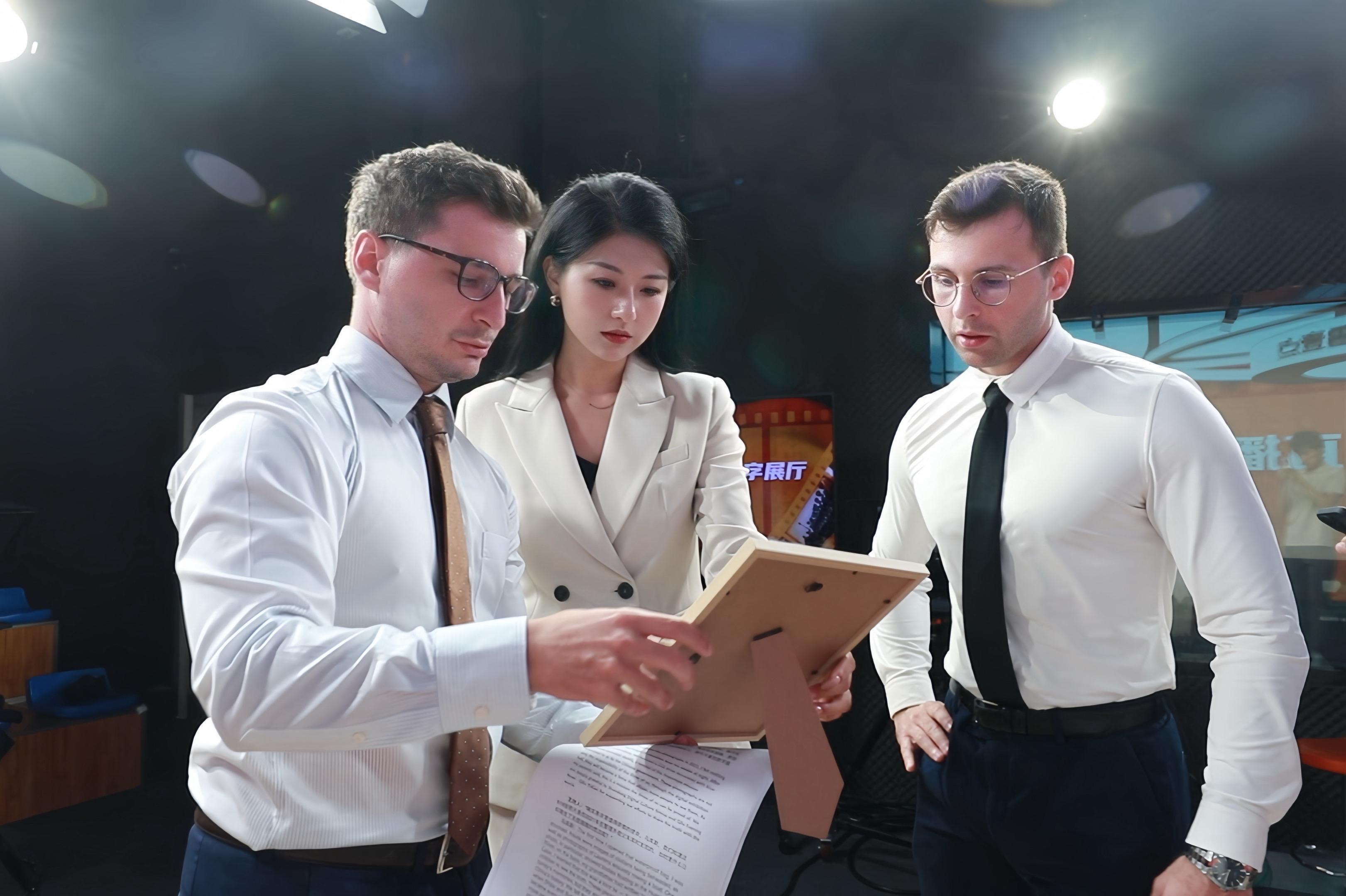 618张照片，跨越近百年的守护与传递。