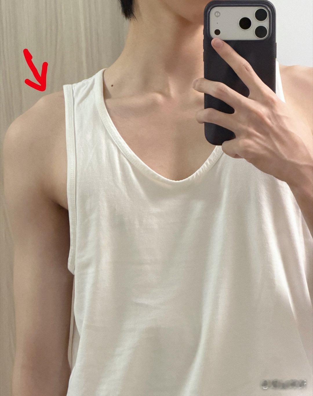 我的无知程度大概就是思考半天黄朔肩膀上这块凸起是什么，然后我去小红书搜了半天肩膀
