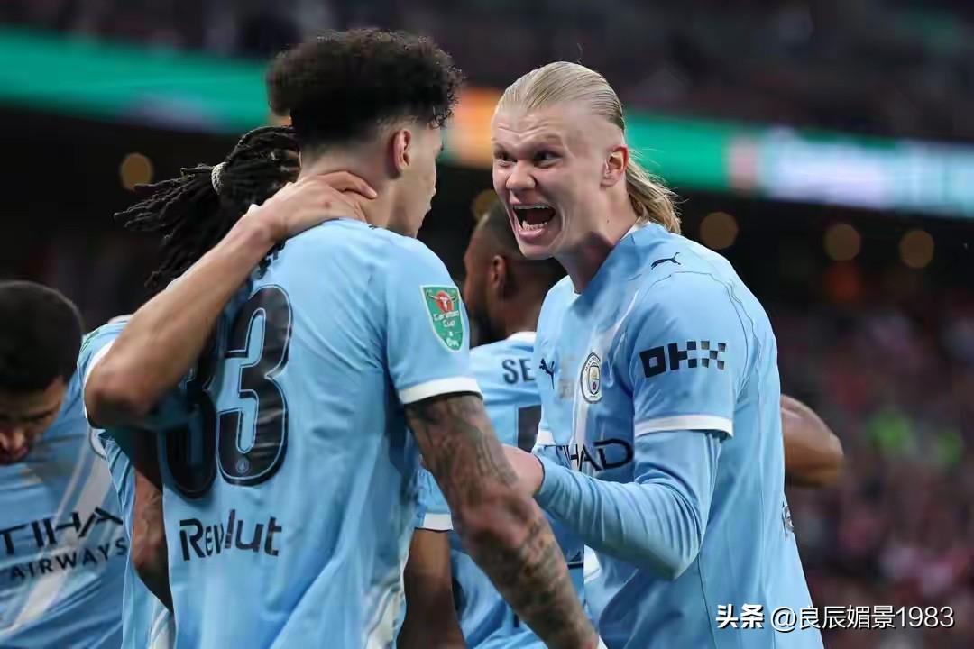 23日凌晨，英格兰联赛杯决赛在温布利大球场打响，阿森纳和曼城狭路相逢，争夺赛季首