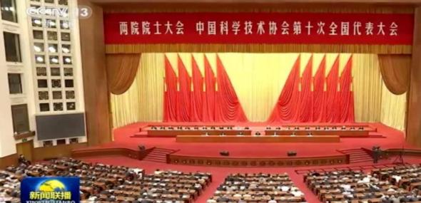 全球都在问：中国凭什么强得这么“离谱”？
外网最近被一个问题整不会了：中国到底算