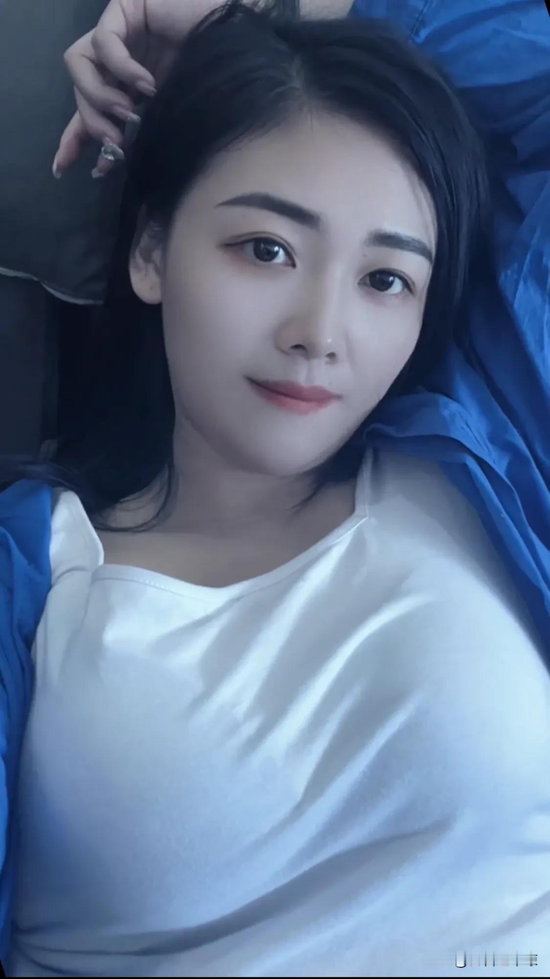 如果你想选择一个礼物送给心仪的人，那你耐心的听我说，宁可花3000买一管口红，也