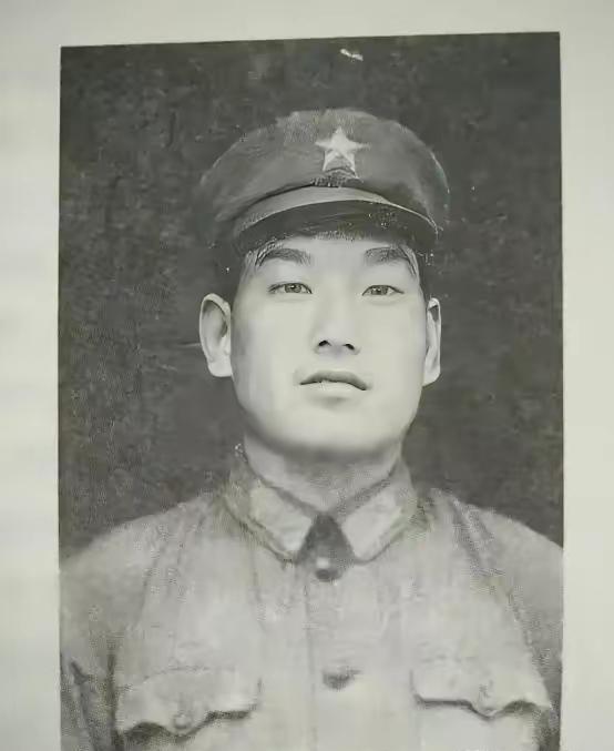 2013年，退伍军人韩维民去麻栗坡烈士陵园给战友王悦发扫墓，负责管理的张园长告诉