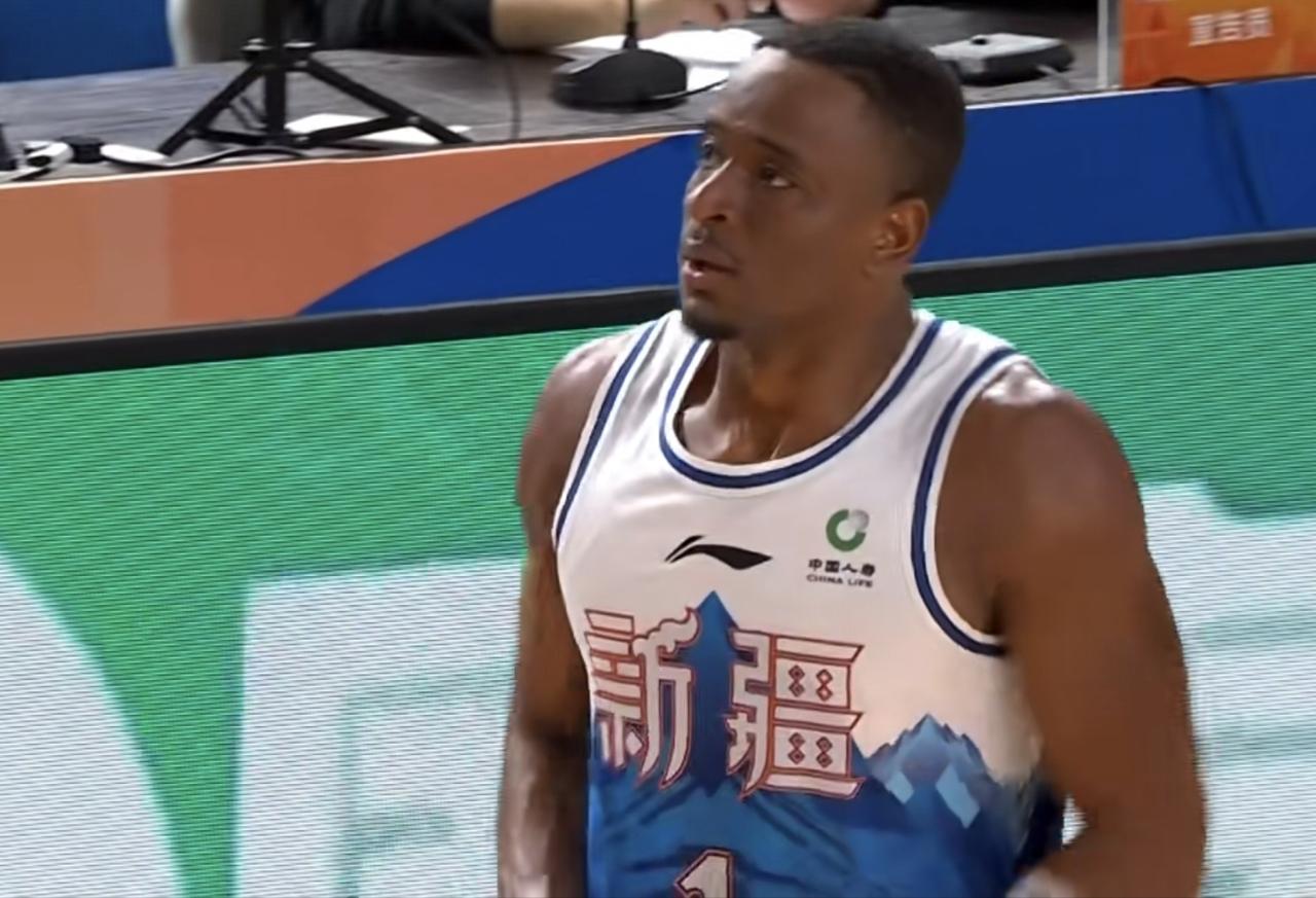 不管怎么说，纳托尔也是目前新疆男篮，在本赛季唯一存活下来，却有可能打满全赛季的后