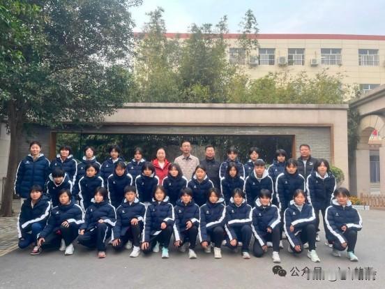 邢台市第六中学女子足球队勇夺邢台市校园足球联赛总决赛八连冠

在刚刚落幕的202
