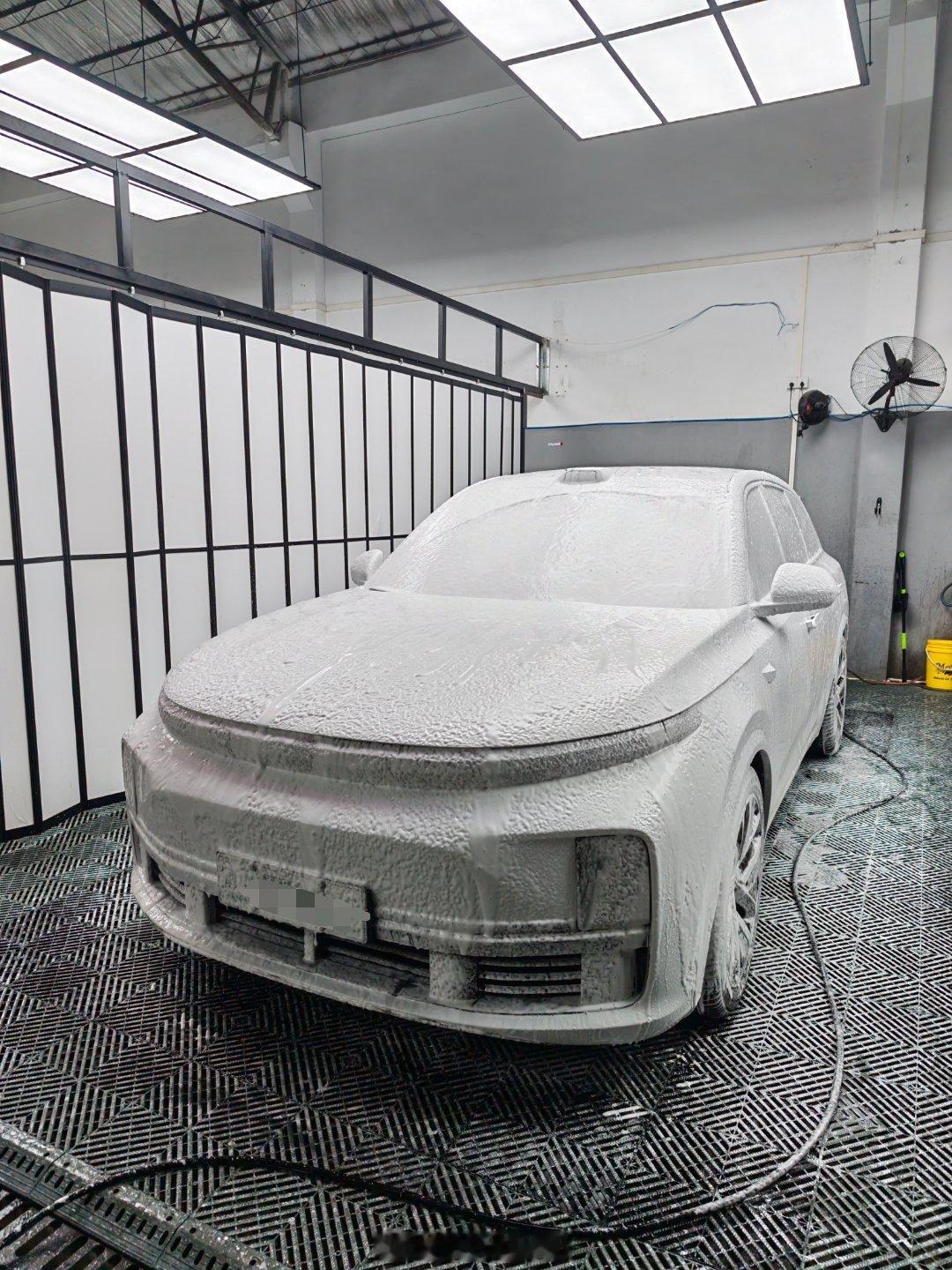 理想L7 完美的自助洗车解压局。 