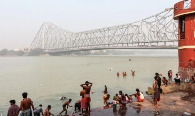 恒河为什么没有航运能力？很简单，被英国给坑了，印度花大价钱清空淤泥，到头来却发现