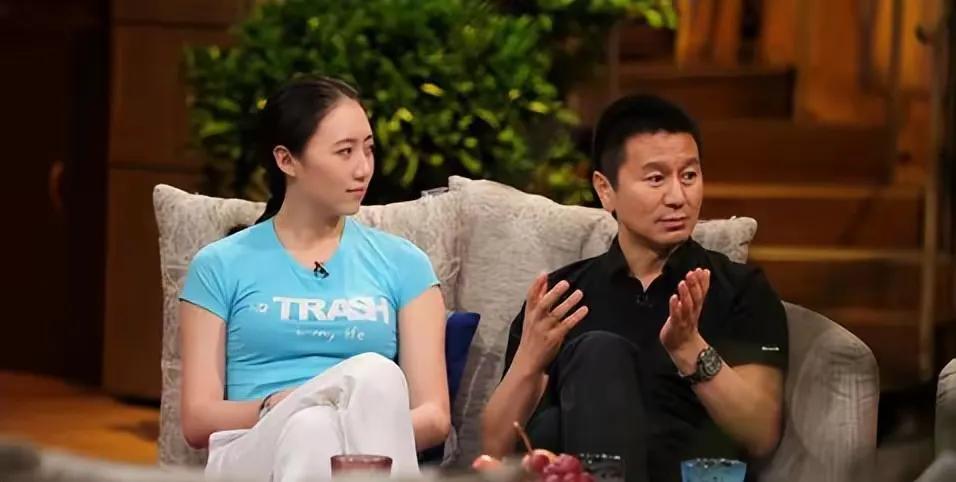 你敢相信吗？吴若甫的爱情故事太震撼了！

第一，他不帅却娶到貌美娇妻刘莎。
第二