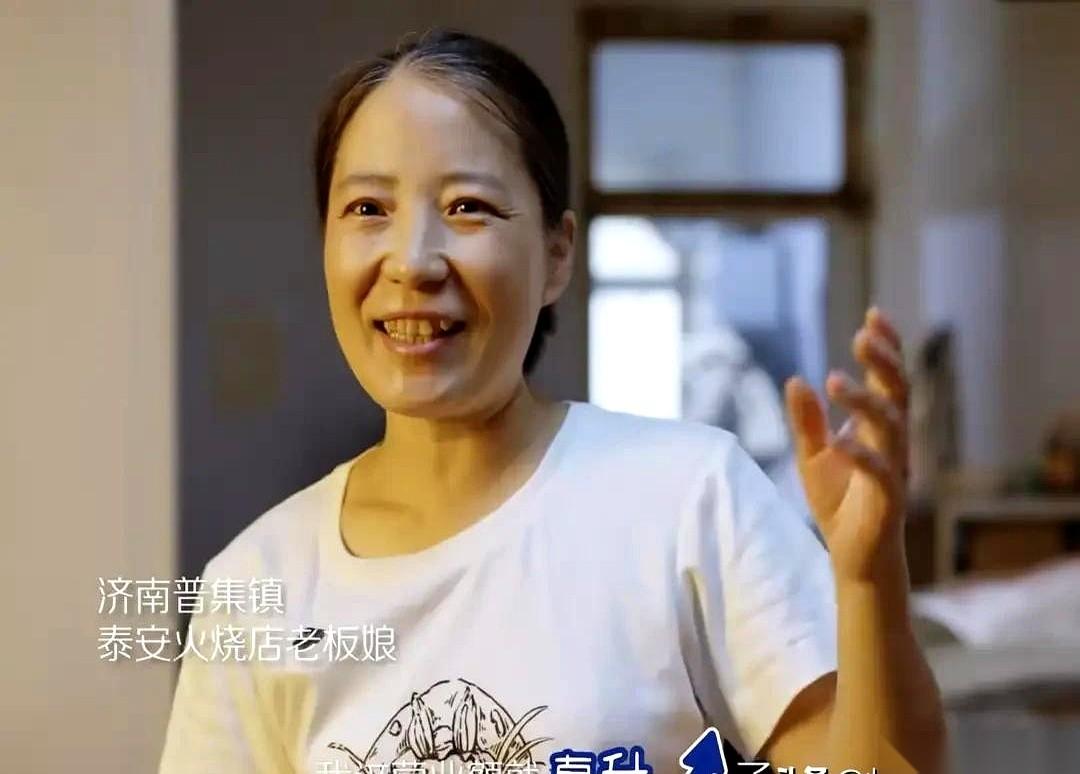 刷到瑞幸一个片子，主角不是咖啡，不是员工，而是隔壁卖烧饼的大哥，卖羊汤的大姐。