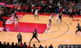 火箭新星三分，直接轰停篮网
北京时间1月4日，火箭与篮网的比赛进行至第3节2分4