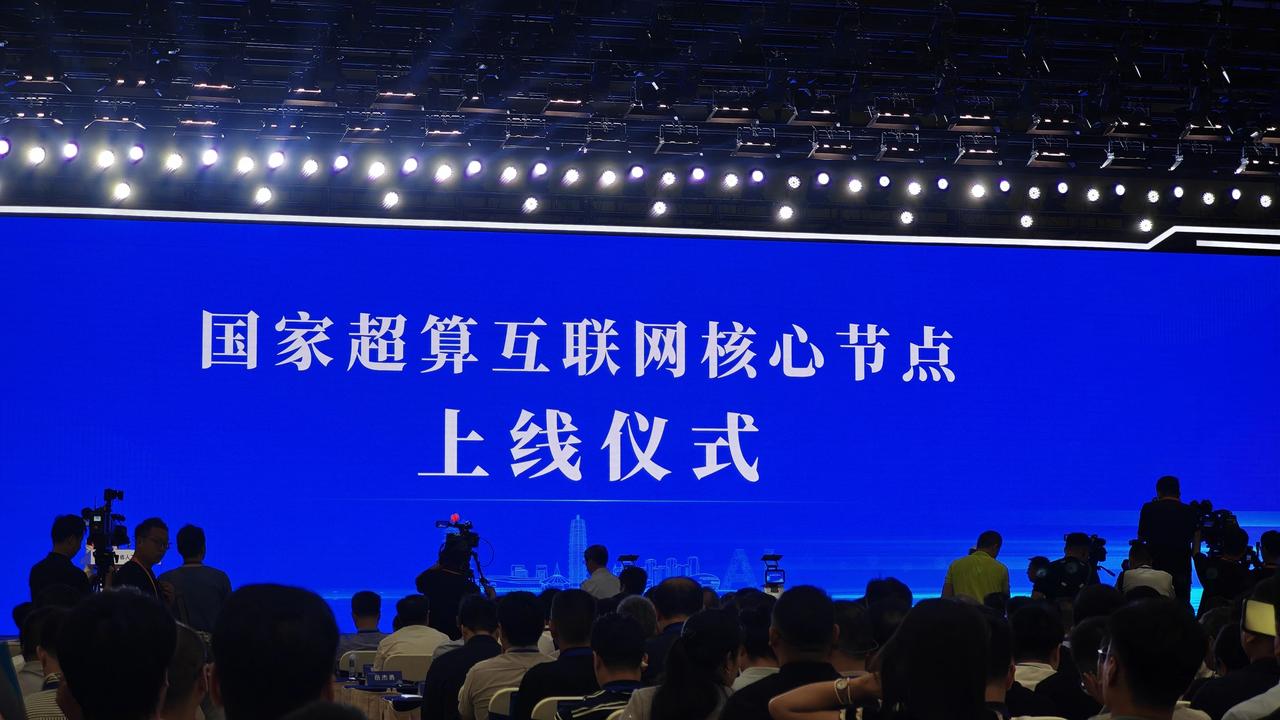 河南的高铁“米”字网大家都知道，但你知道吗算力网的“米”字枢纽也建成了！7月9日