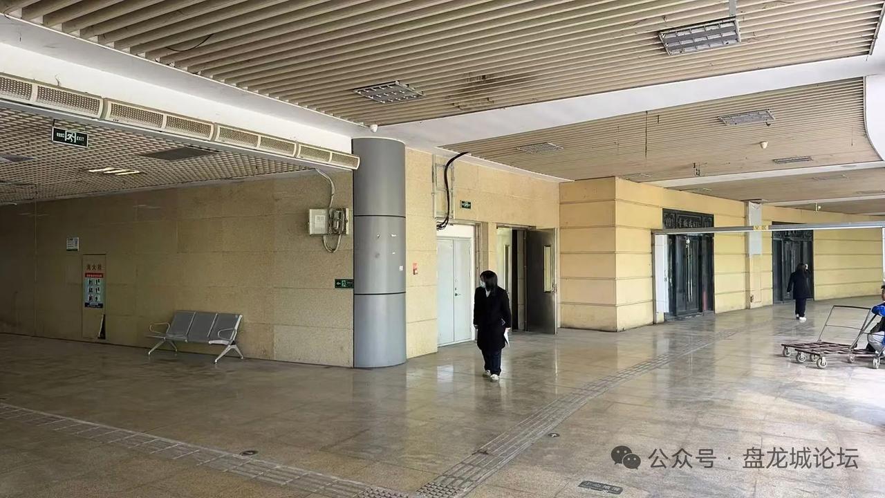 整治这个烂尾商业体还得六医院来
医院不仅能给人看病，还能给一个区域经济发展“治病