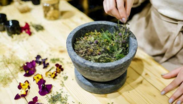 一味被低估的“解毒花”，却是腹泻的“克星”，知道的人不多