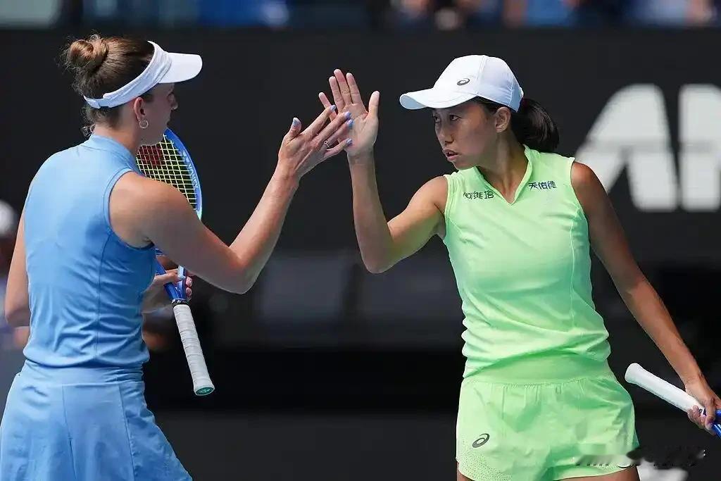 这次夺冠意义非凡：张帅超越前辈成为中国大陆首位拥有三座大满贯女双冠军的球员，刷新