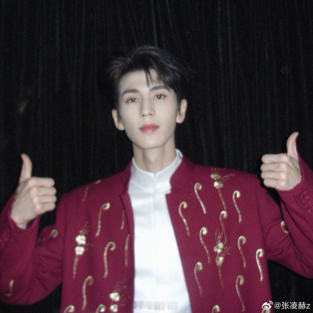 张凌赫萧厉开机应援大屏哇塞，张凌赫开年第一爆的后劲还在继续啊，张凌赫《归鸾》本月