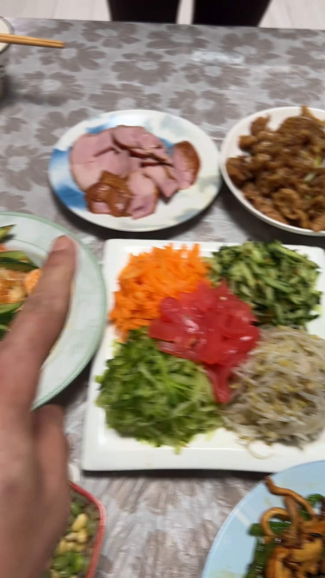 家人们谁懂啊！女儿和姑爷晨间来天津找我，我们先去吃了天津面团,那风味，一口下来，