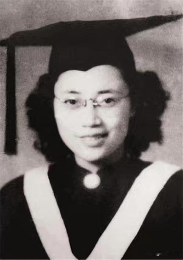 才女萧明华弃笔从戎，毅然潜伏台湾从事地下工作，秘密传回多份重要海防绝密情报。19