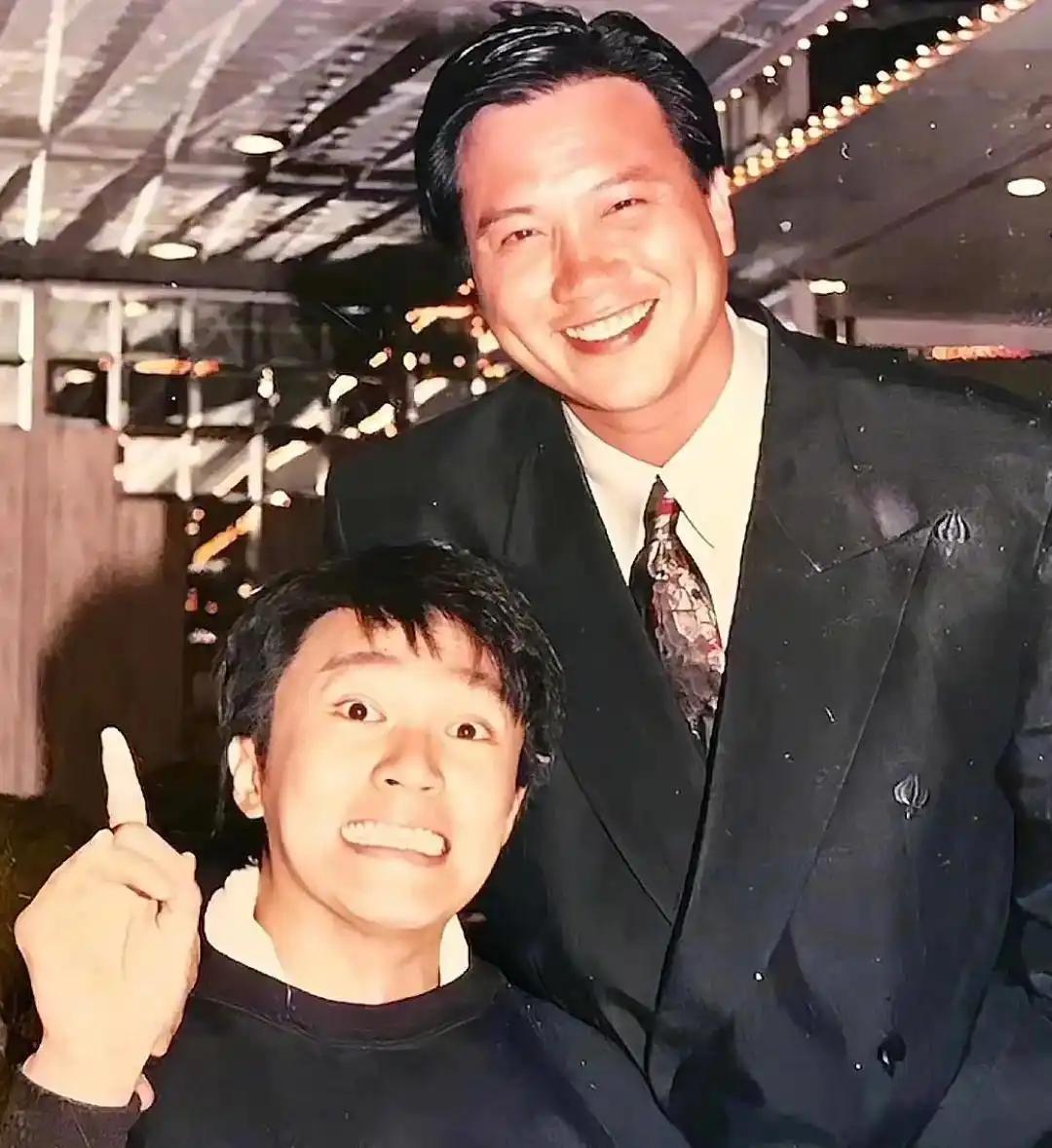 “他没偷没抢，凭什么被嘲笑？”68岁影帝凌晨3点夜场驻唱，揣着降压药被嘲“晚节不