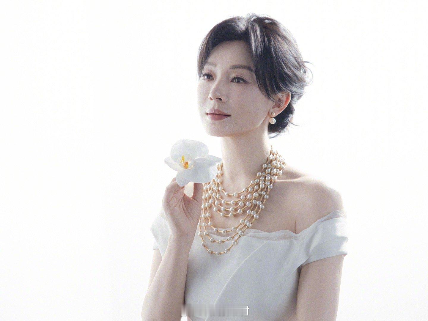 陈数妈妈，也是熟女中的典范了