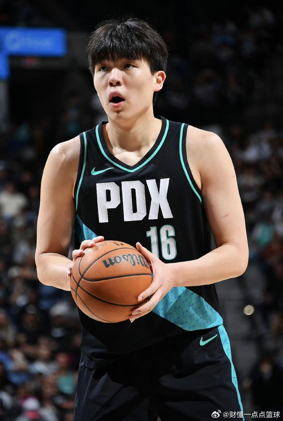 仅2分钟！杨瀚森再陷垃圾时间困局，他还有破局可能吗？开拓者客场93-109不敌黄
