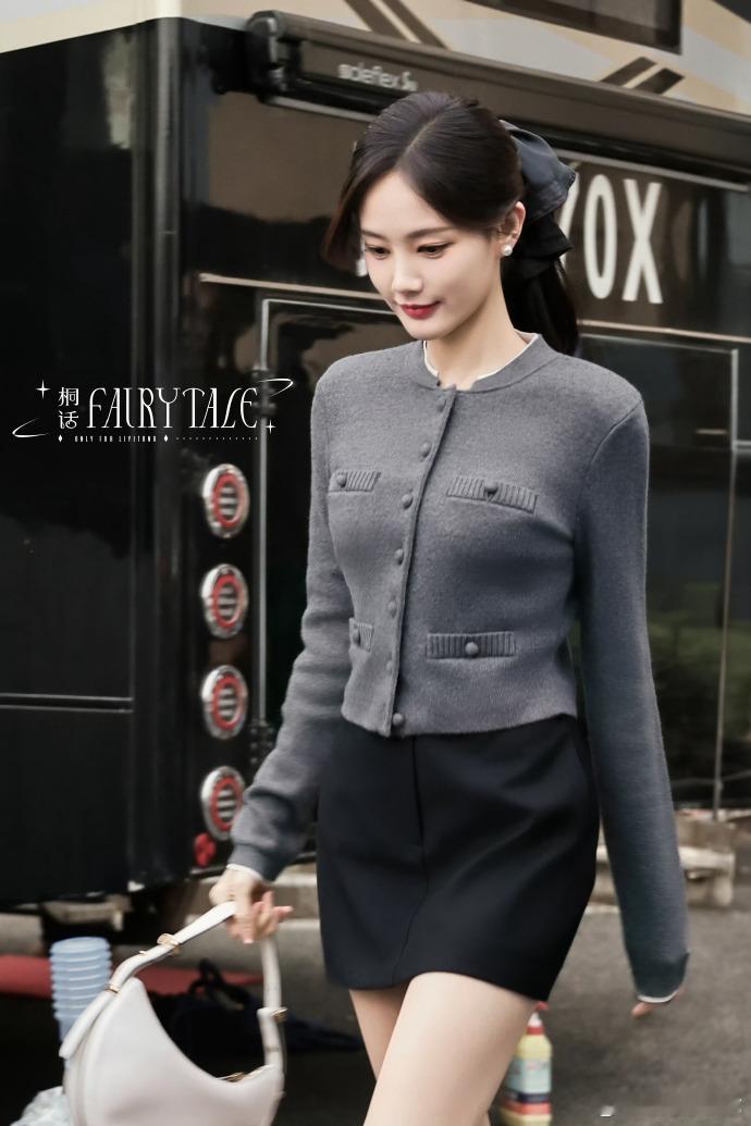 李一桐回应美人余造型  哇塞，看到今天晚上直播李一桐回应《美人余》造型，真的是给
