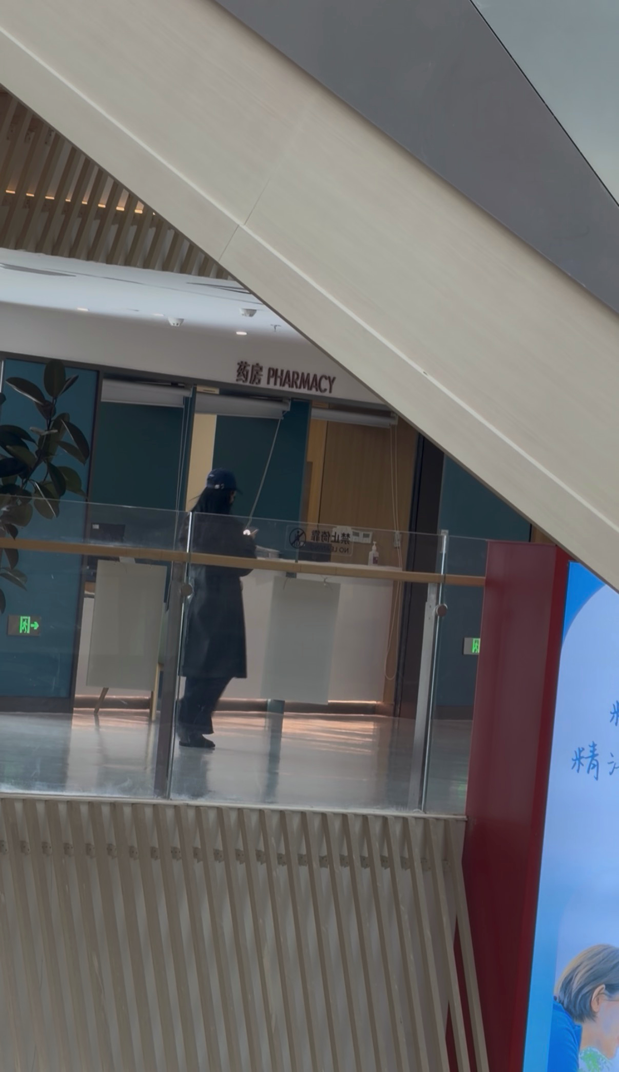 张雨绮现身医院疑似孕检 张雨绮现身医院疑似孕检有路人在医院偶遇张雨绮，戴着口罩一