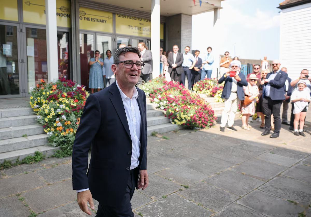 【经历了十年的混乱之后，英国执政的工党孤注一掷，押注安迪·伯纳姆】（路透社）安迪