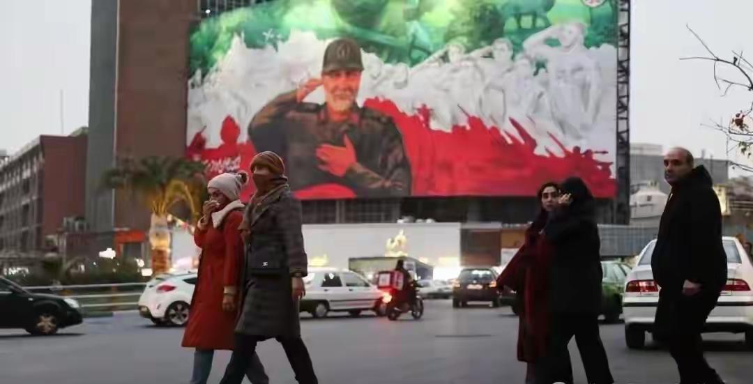 牛弹琴：伊朗面临40年来最严峻挑战 2026 年初，伊朗确实面临着 40 年来最