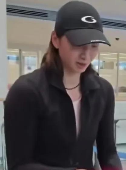 中国女排姑娘是接二连三的出国打球。
上海女排主攻仲慧已经是抵达韩国，
加入了韩国
