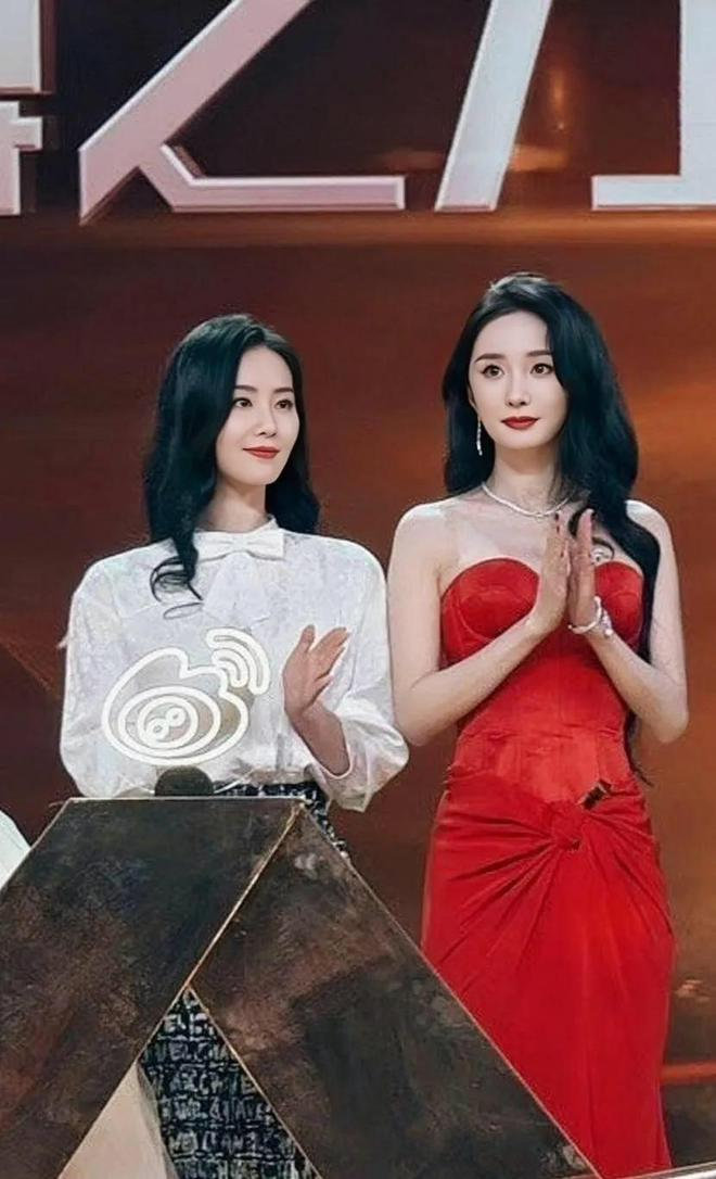 杨幂刘诗诗祝福新浪娱乐诗幂给新浪娱乐送祝福 真的会被诗幂狠狠惊艳！每一次亮相都美