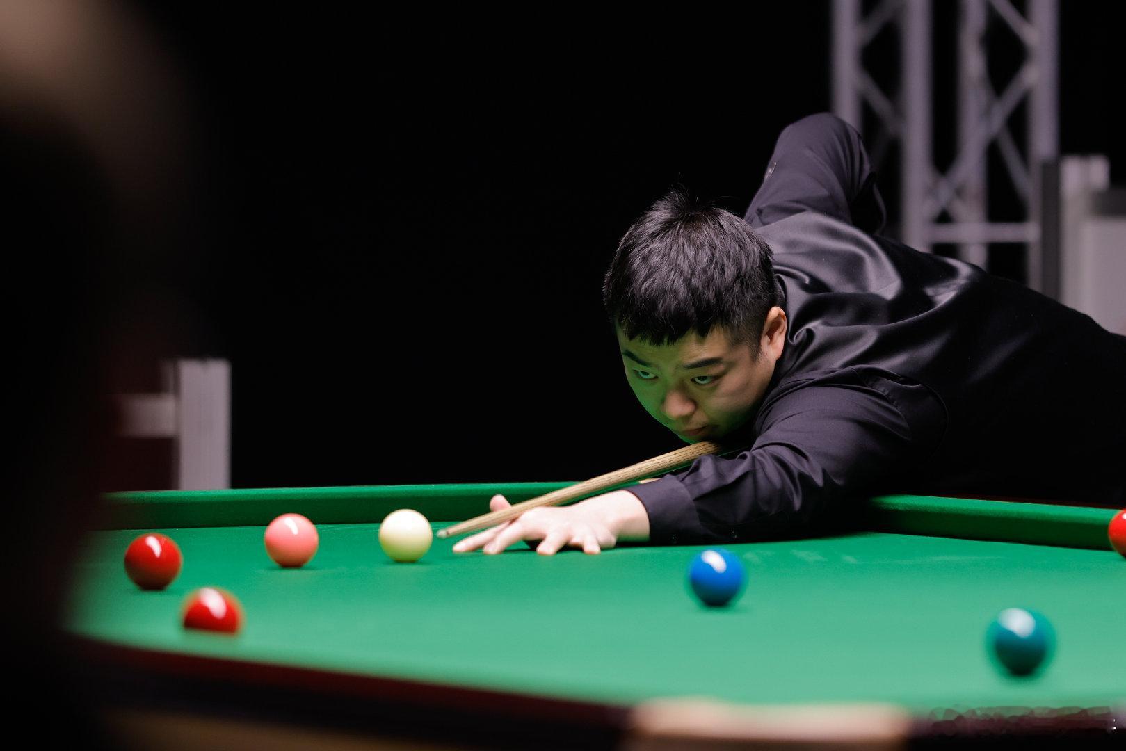 庞俊旭首阶段4比5罗伯逊 2026斯诺克世锦赛32进16，庞俊旭对阵尼尔·罗伯逊